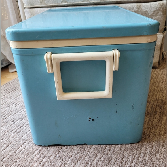VINTAGE COLEMAN METAL COOLER RETRO BLUE WHITE INTERIOR MADE IN CANADA - Picture 4 of 15